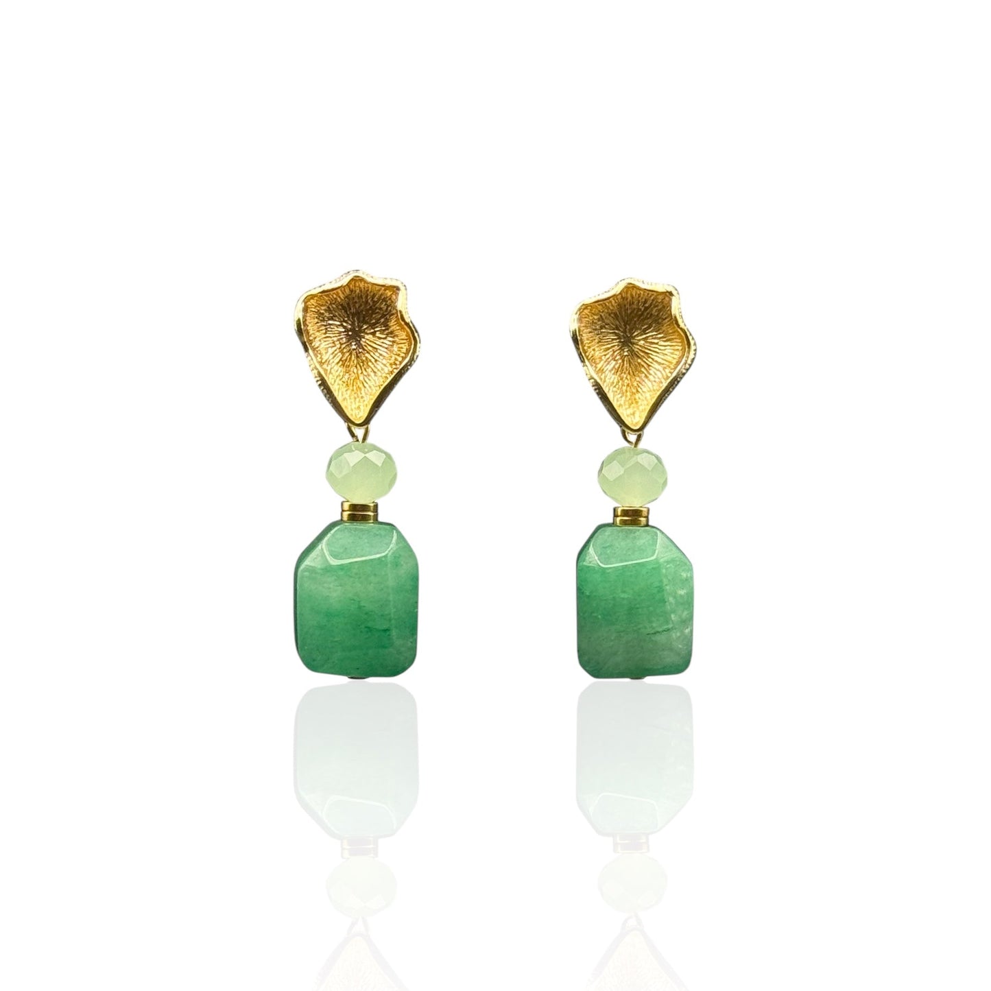 aventurine-gemstone-green-earrings-golden-tops
