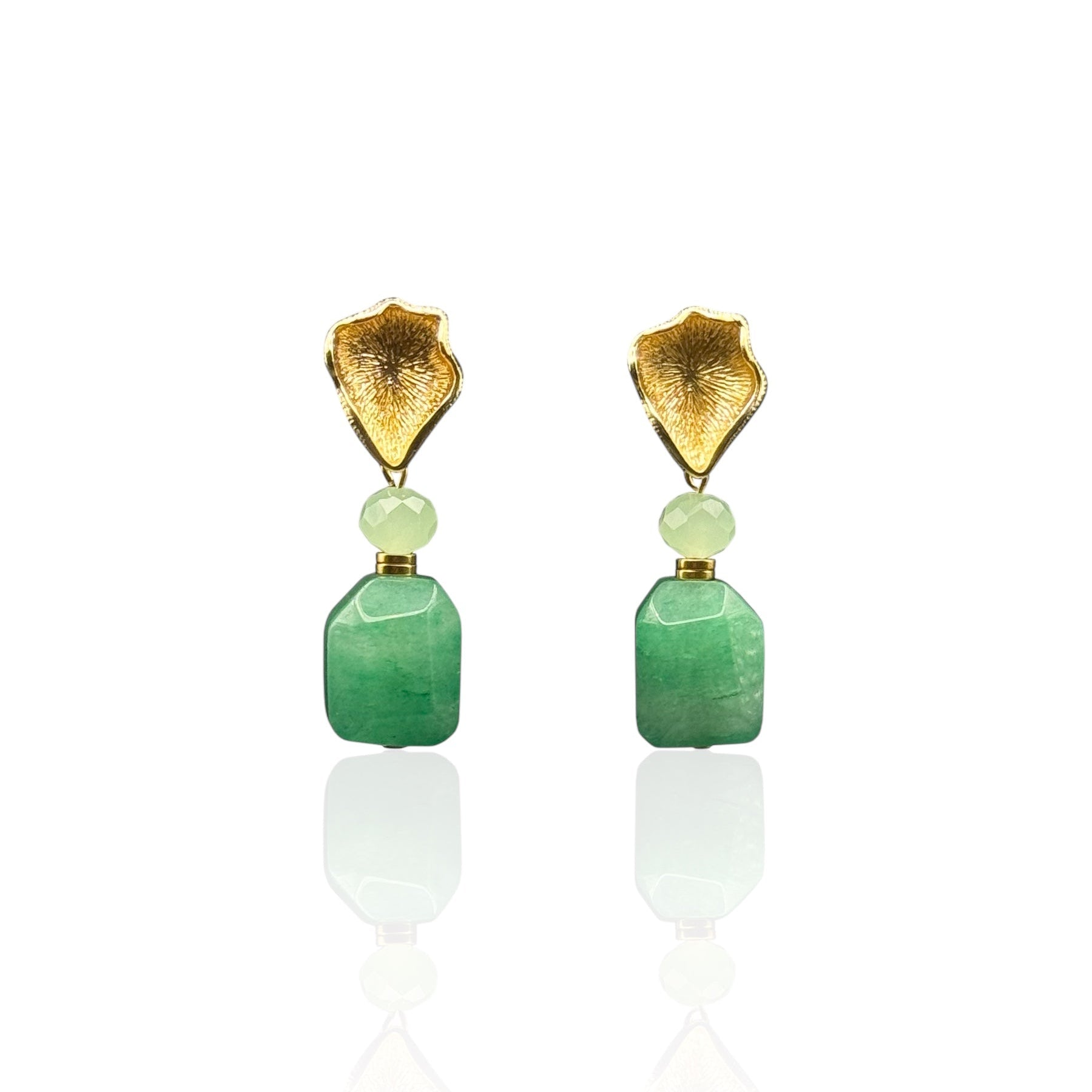 aventurine-gemstone-green-earrings-golden-tops
