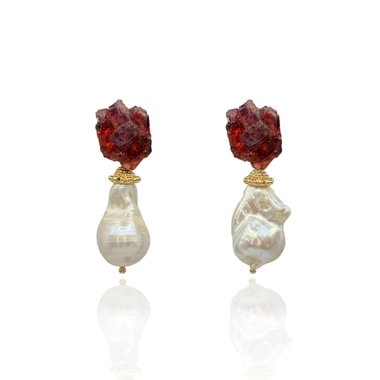 garnet_gemstone_earrings_with_baroque_pearls