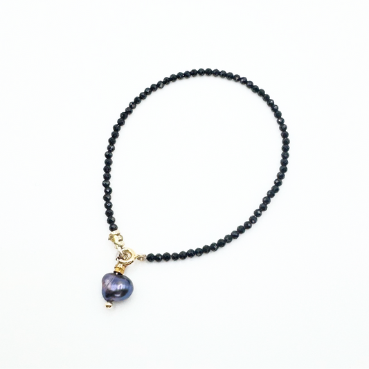 Faceted Black Onyx Gemstone Bracelet with Tahitian Peal